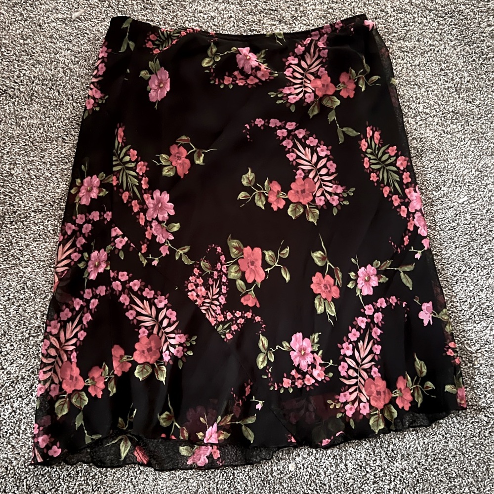 Women’s skirt. Floral.